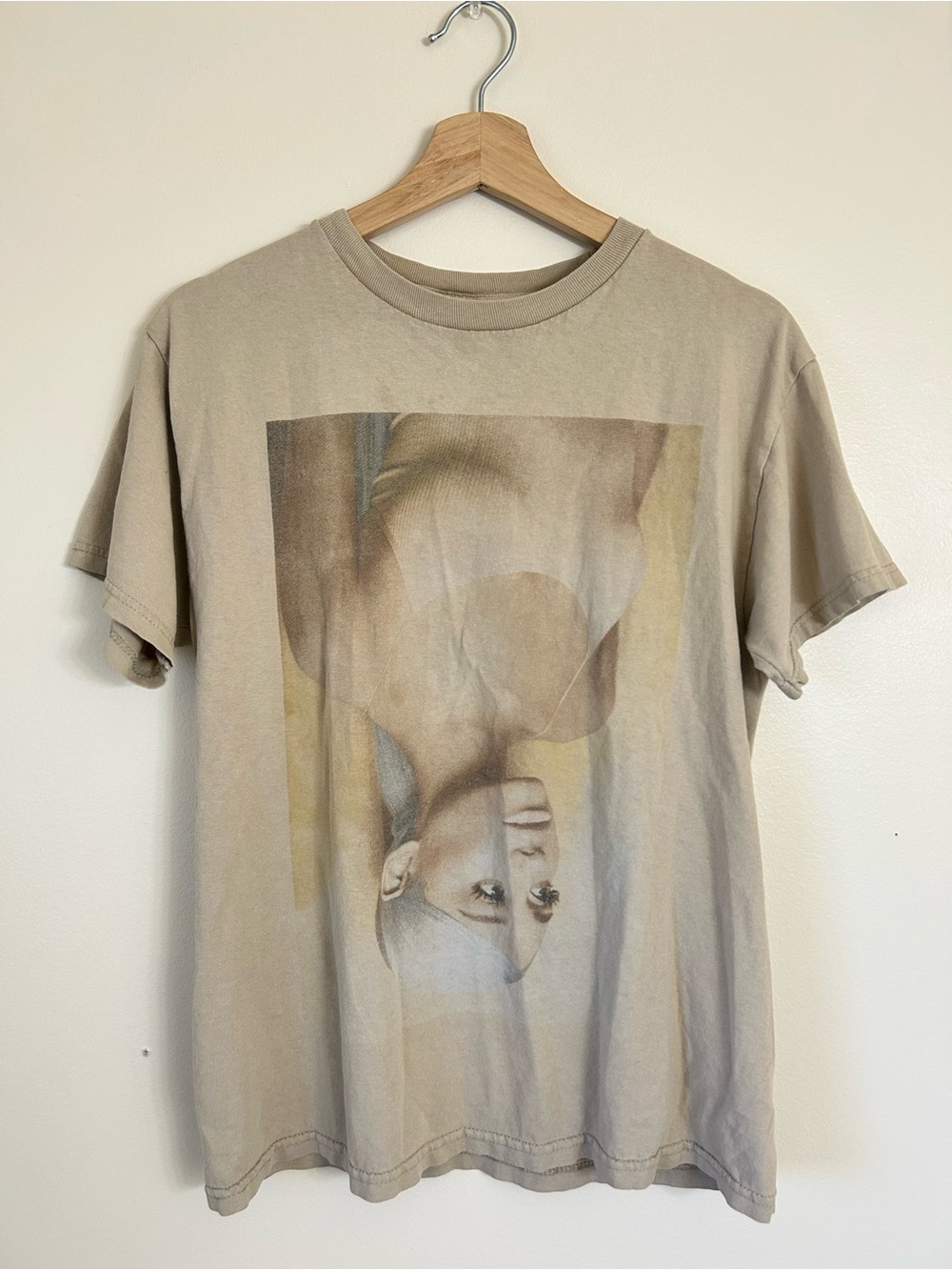 Ariana Grande Sweetener Album Cover Photo T-Shirt Beige Tan Concert Merch Size M